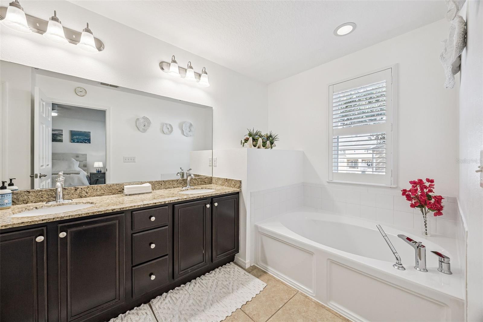 SUTTON PLACE TOWNHOMES A REPLAT - Residential