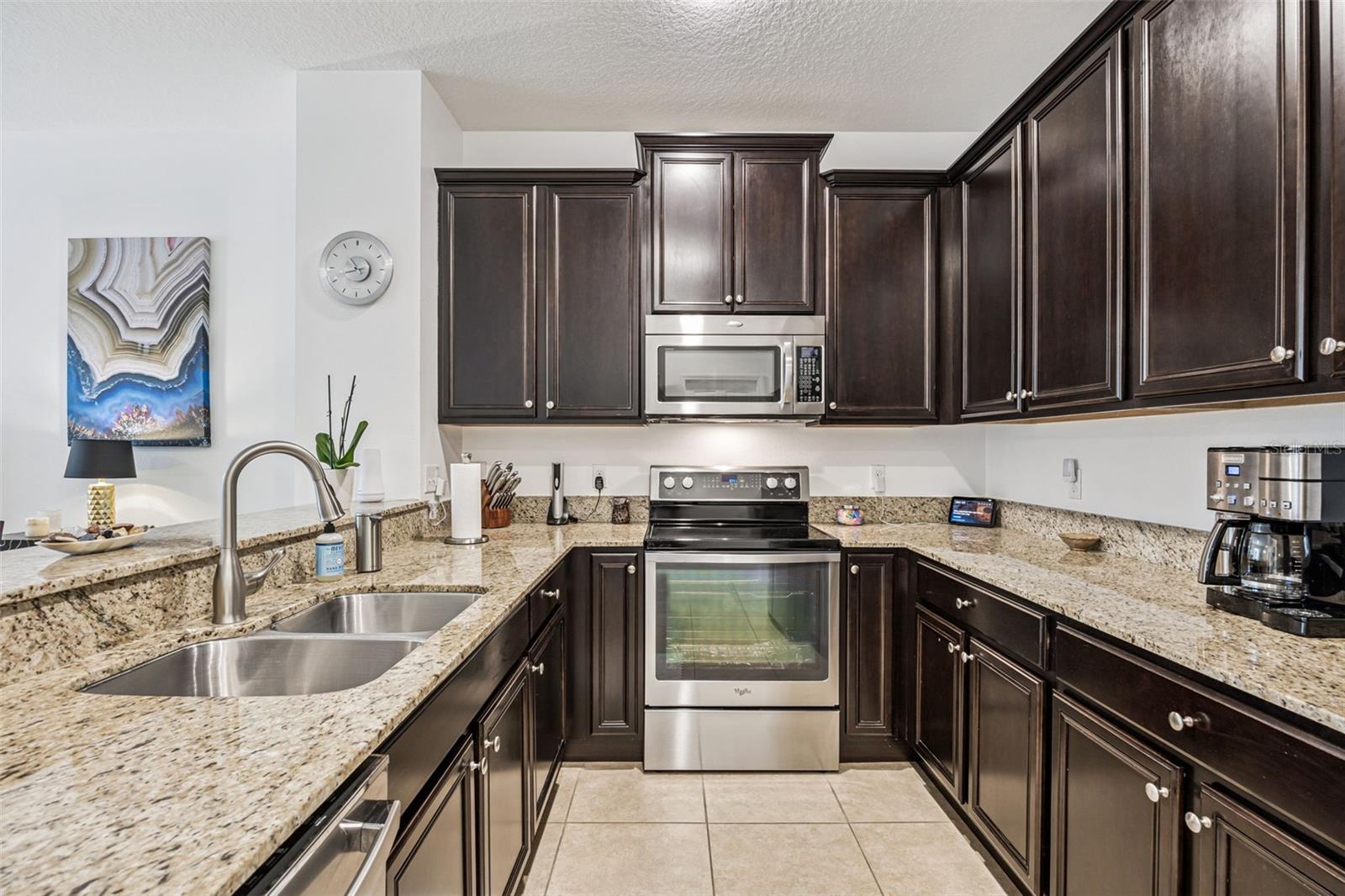 SUTTON PLACE TOWNHOMES A REPLAT - Residential