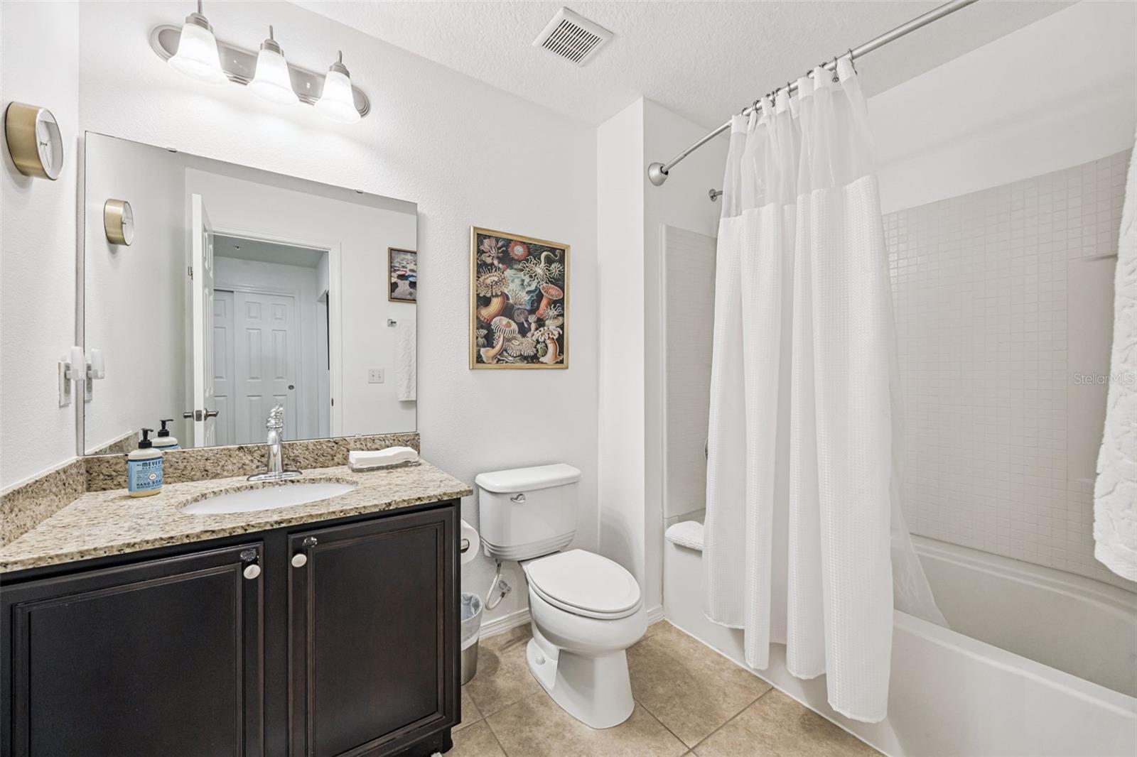 SUTTON PLACE TOWNHOMES A REPLAT - Residential