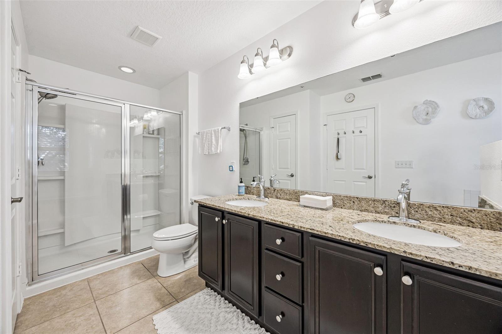 SUTTON PLACE TOWNHOMES A REPLAT - Residential