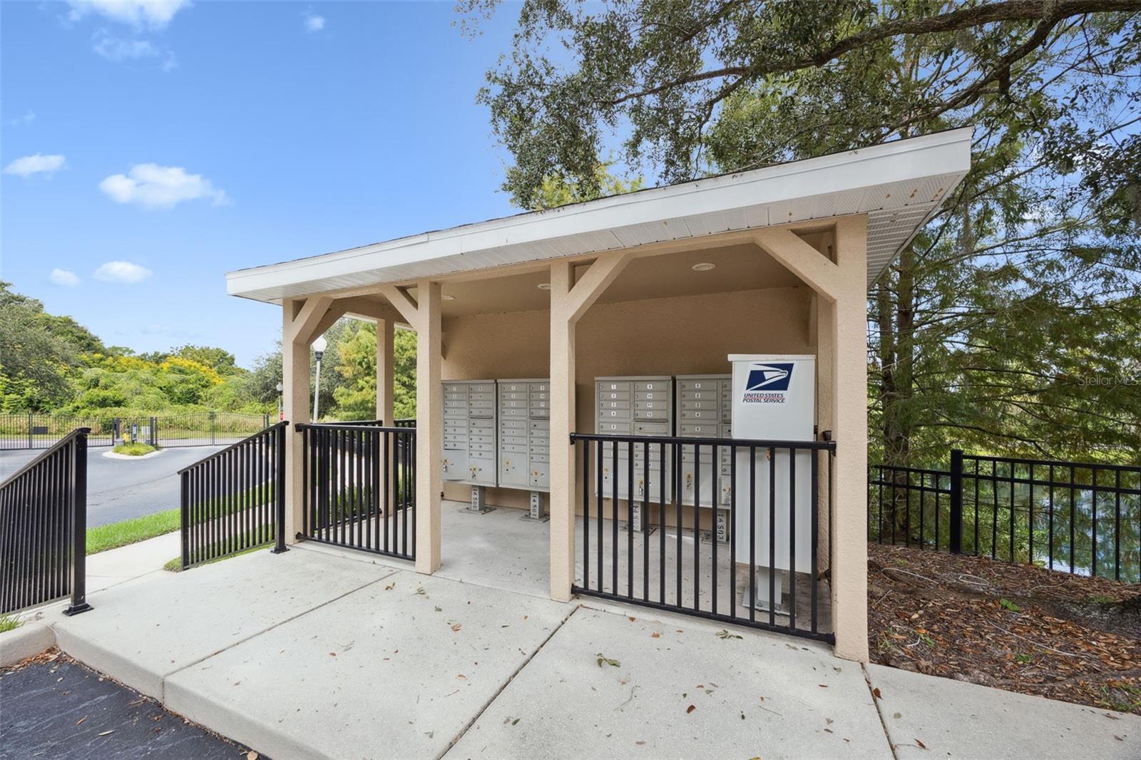 SUTTON PLACE TOWNHOMES A REPLAT - Residential