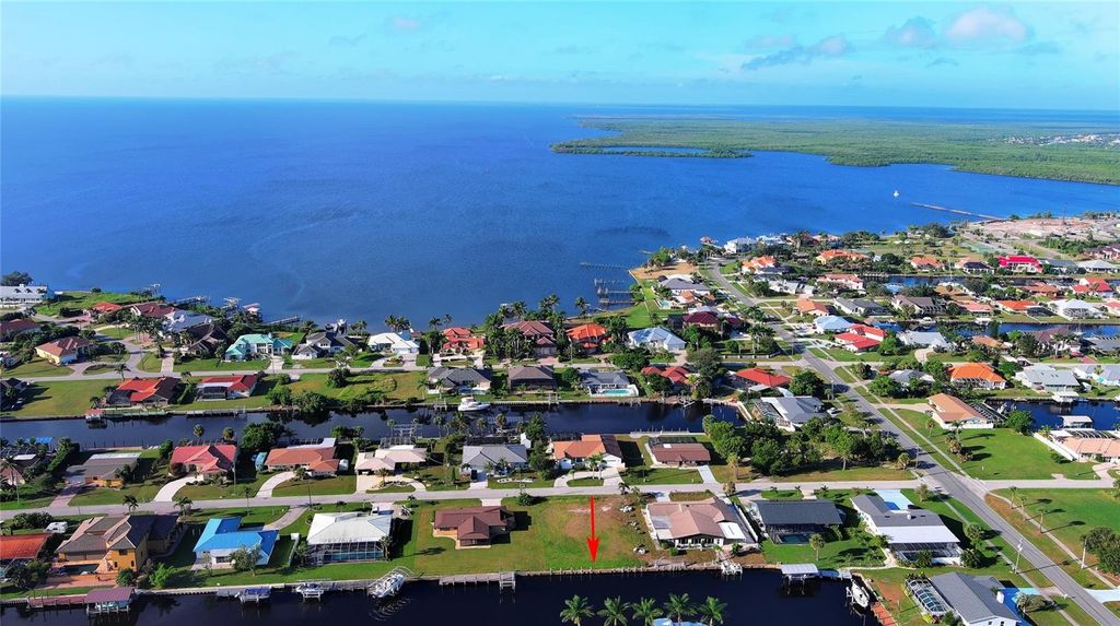 Photo of 108 SE Sinclair Street SE, Port Charlotte, FL 33952 (MLS # C7515788)