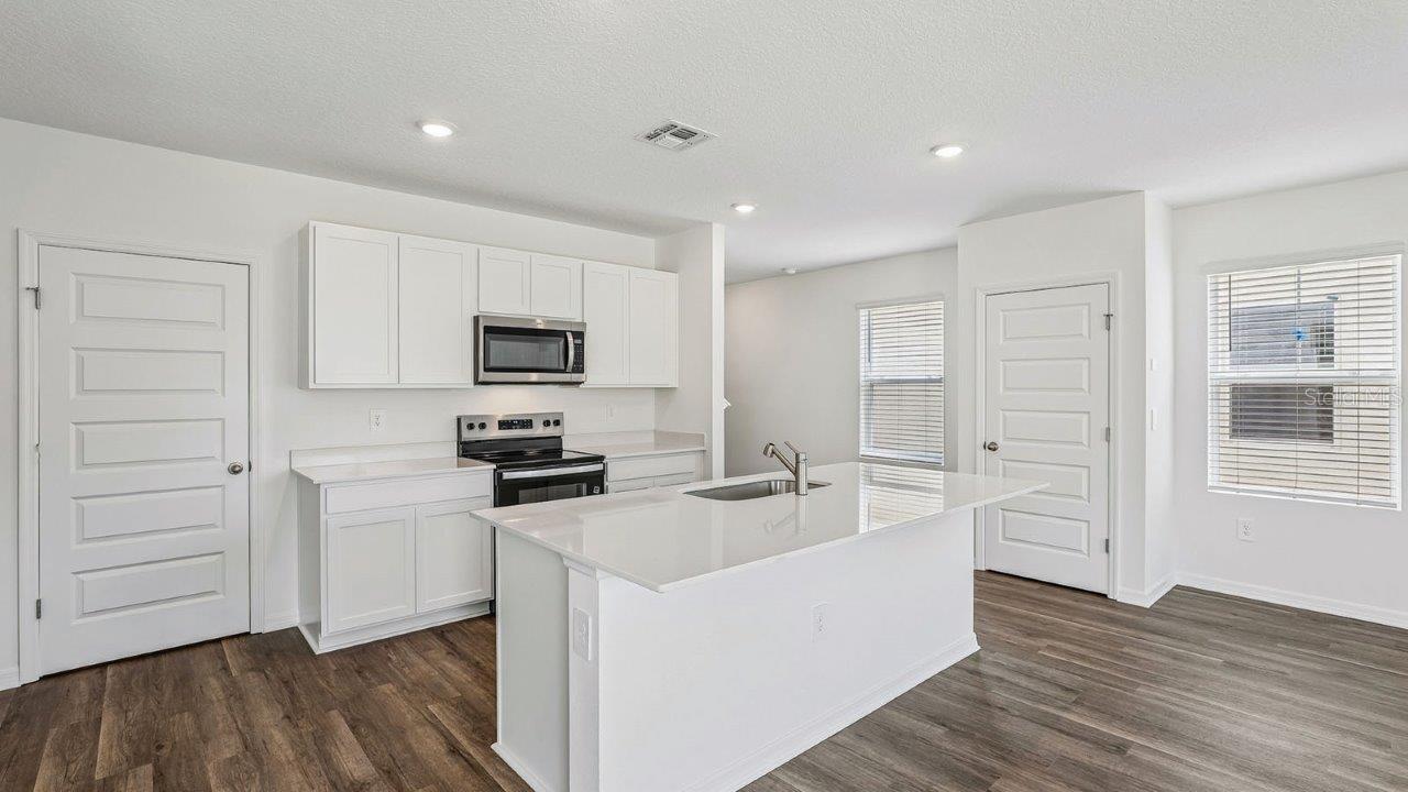 5588 TAVERNA LOOP