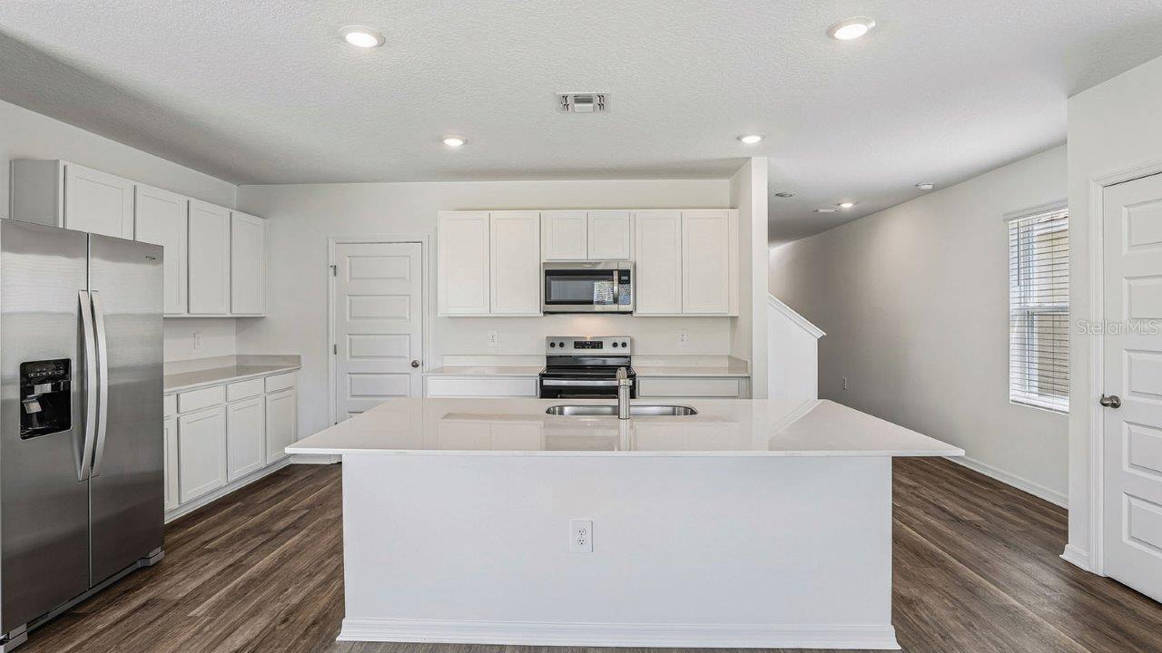 5588 TAVERNA LOOP