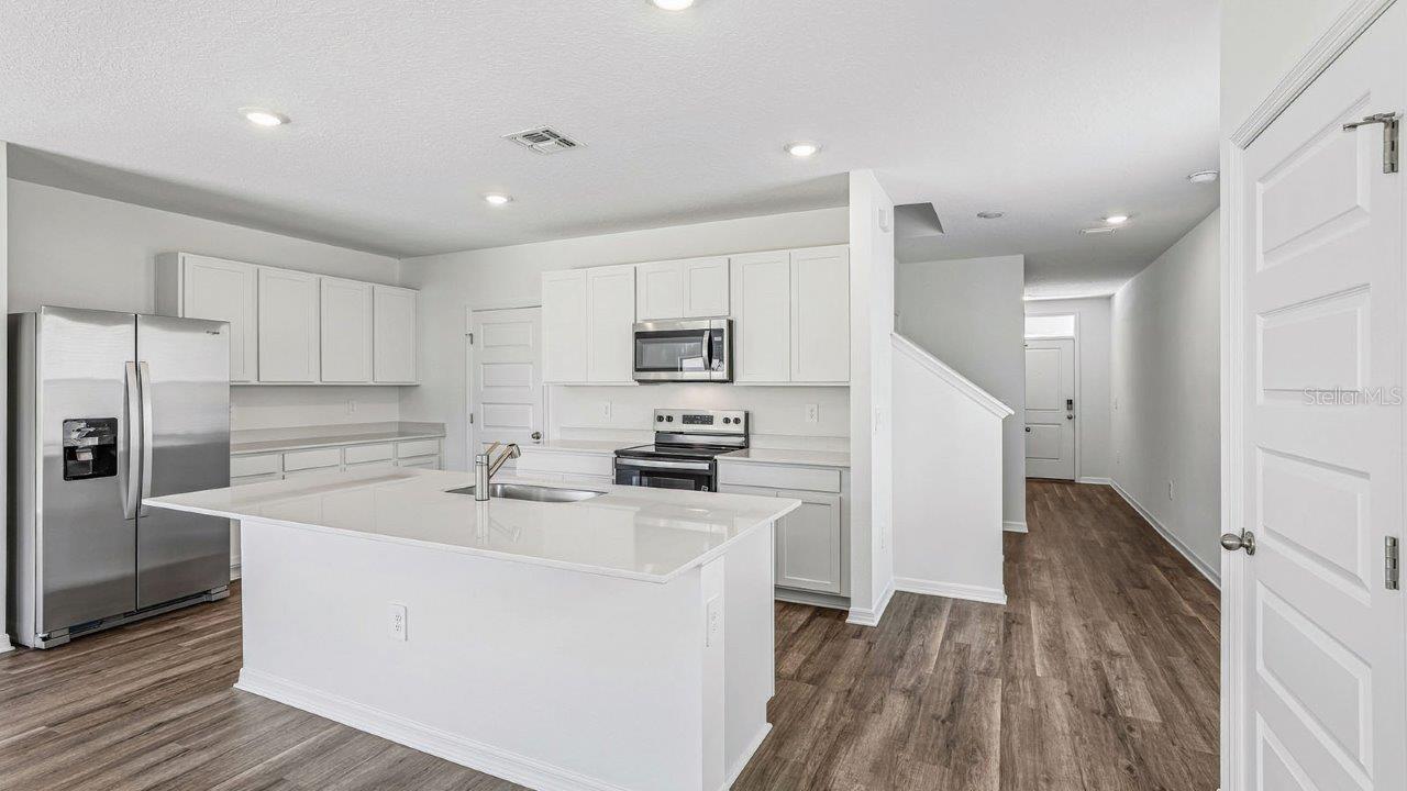 5588 TAVERNA LOOP