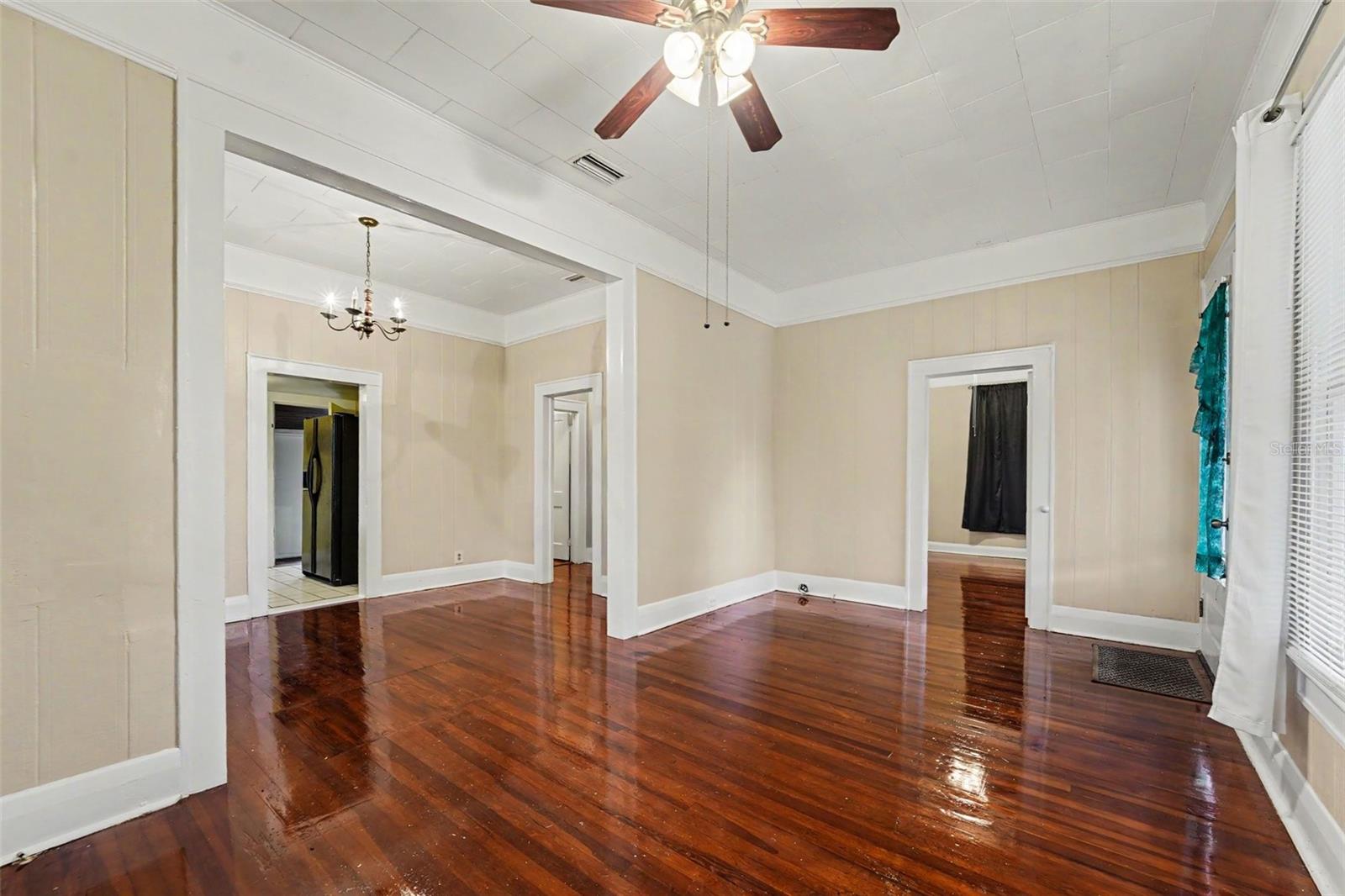 LESLEYS - Residential