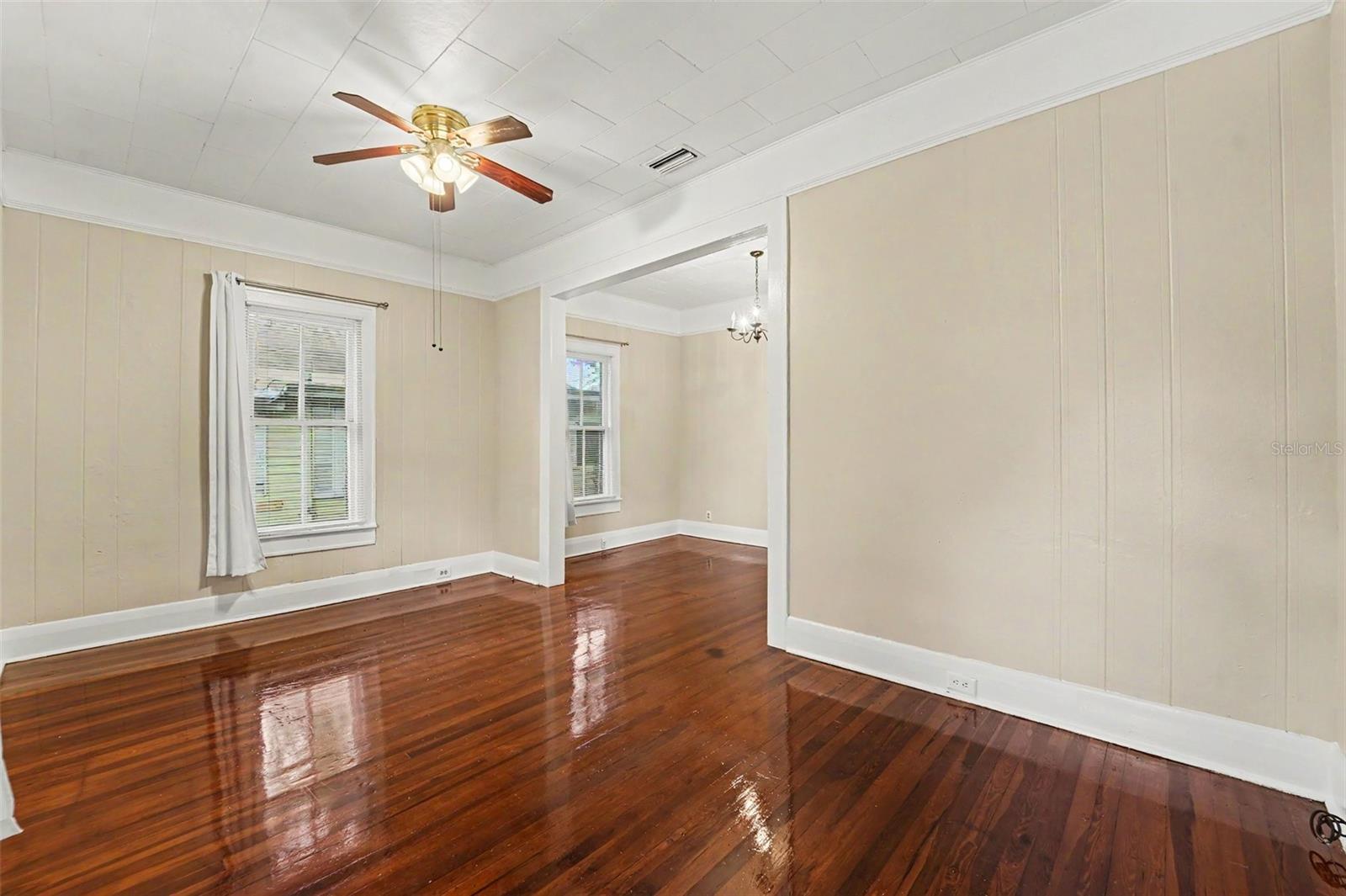 LESLEYS - Residential