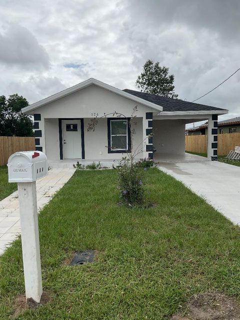 Photo of 126 W Northside Drive W, Lake Wales, FL 33853 (MLS # TB8435838)