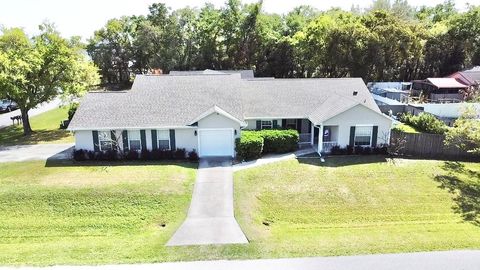 Photo of 1220 Myrtle Avenue, Saint Cloud, FL 34771 (MLS # G5109718)