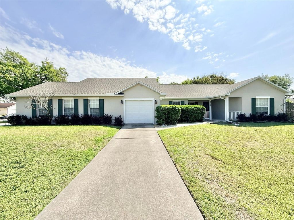 Photo of 1220 Myrtle Avenue, Saint Cloud, FL 34771 (MLS # G5109718)