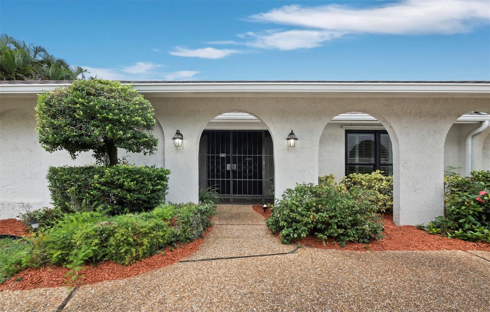 6945 COUNTRY LAKES CIRCLE