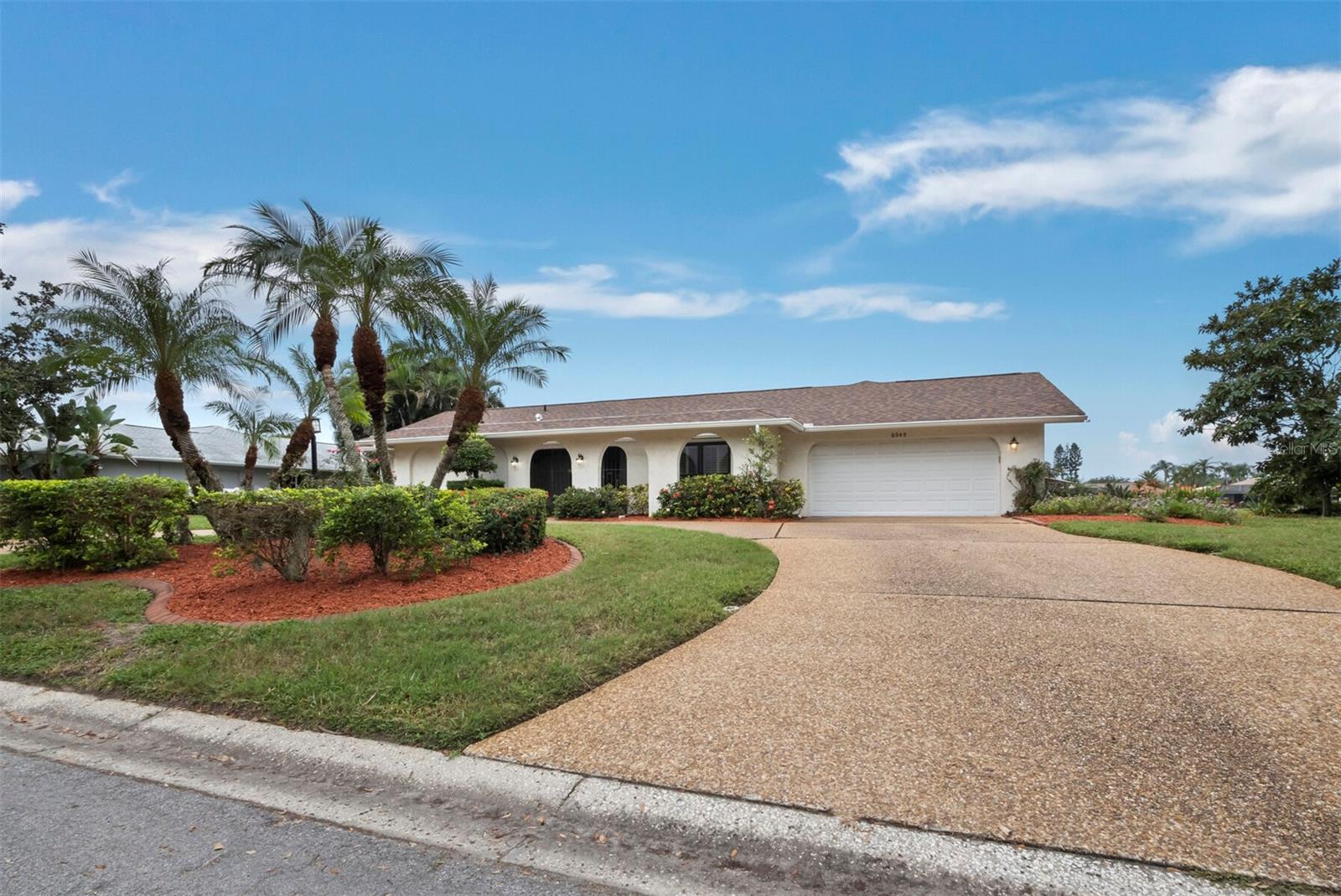 6945 COUNTRY LAKES CIRCLE