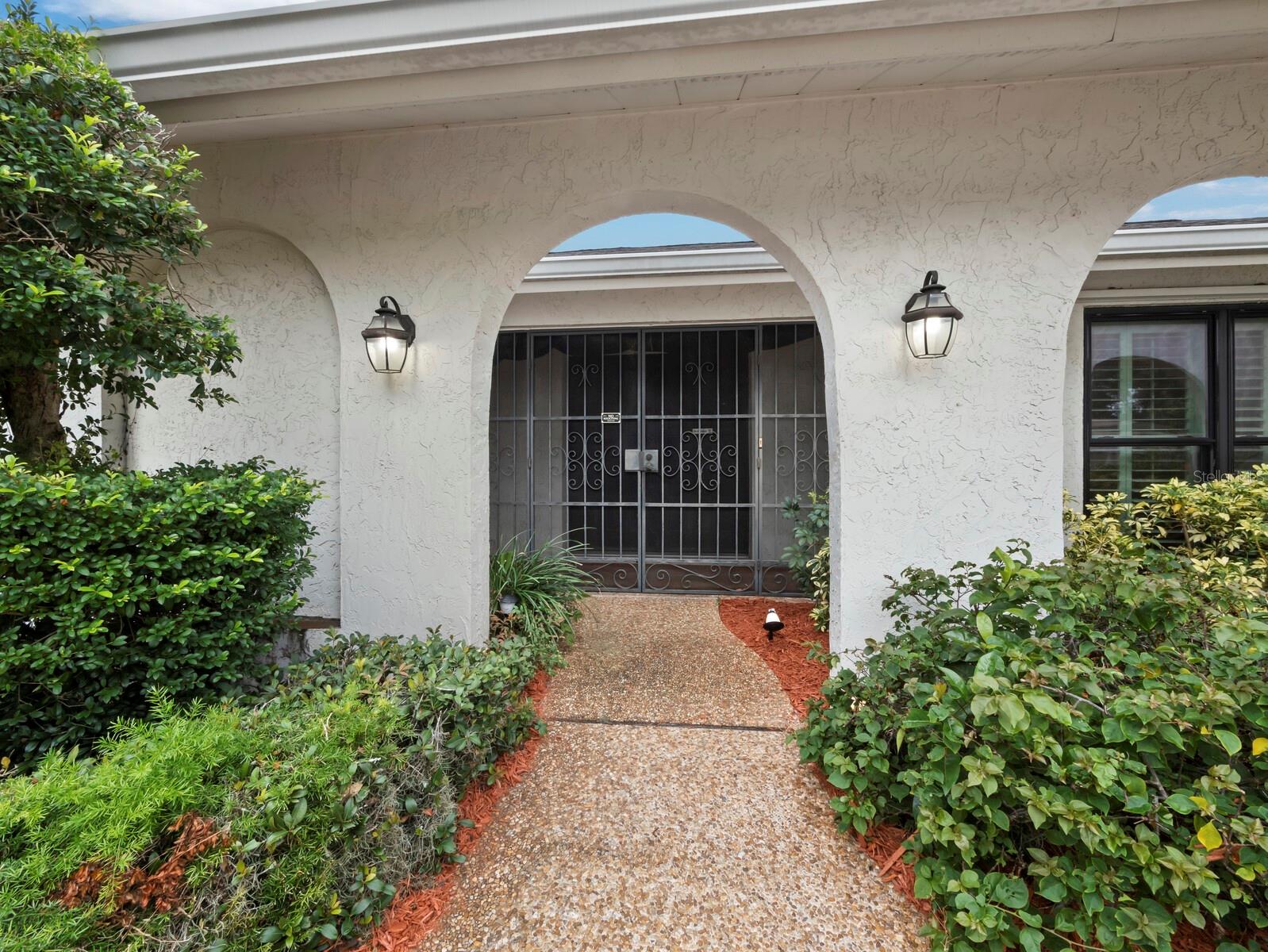6945 COUNTRY LAKES CIRCLE