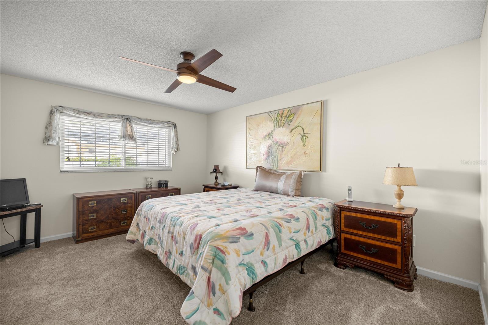 CIRCLE SQUARE WOODS Y - Residential