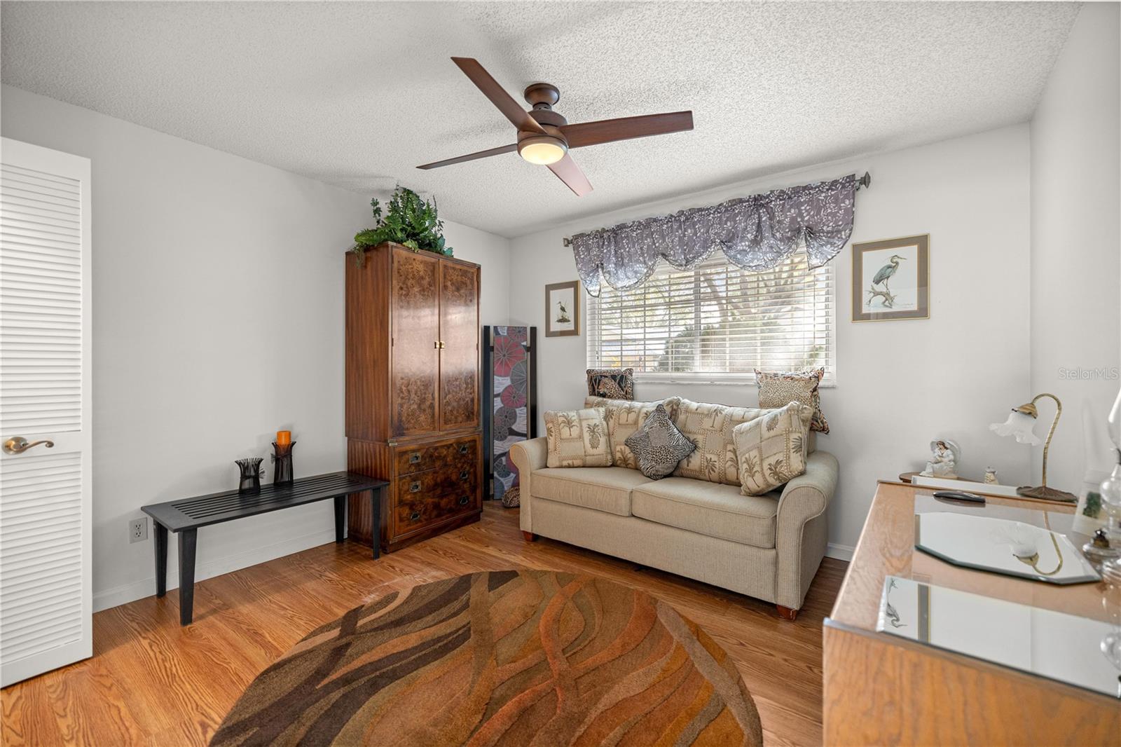 CIRCLE SQUARE WOODS Y - Residential