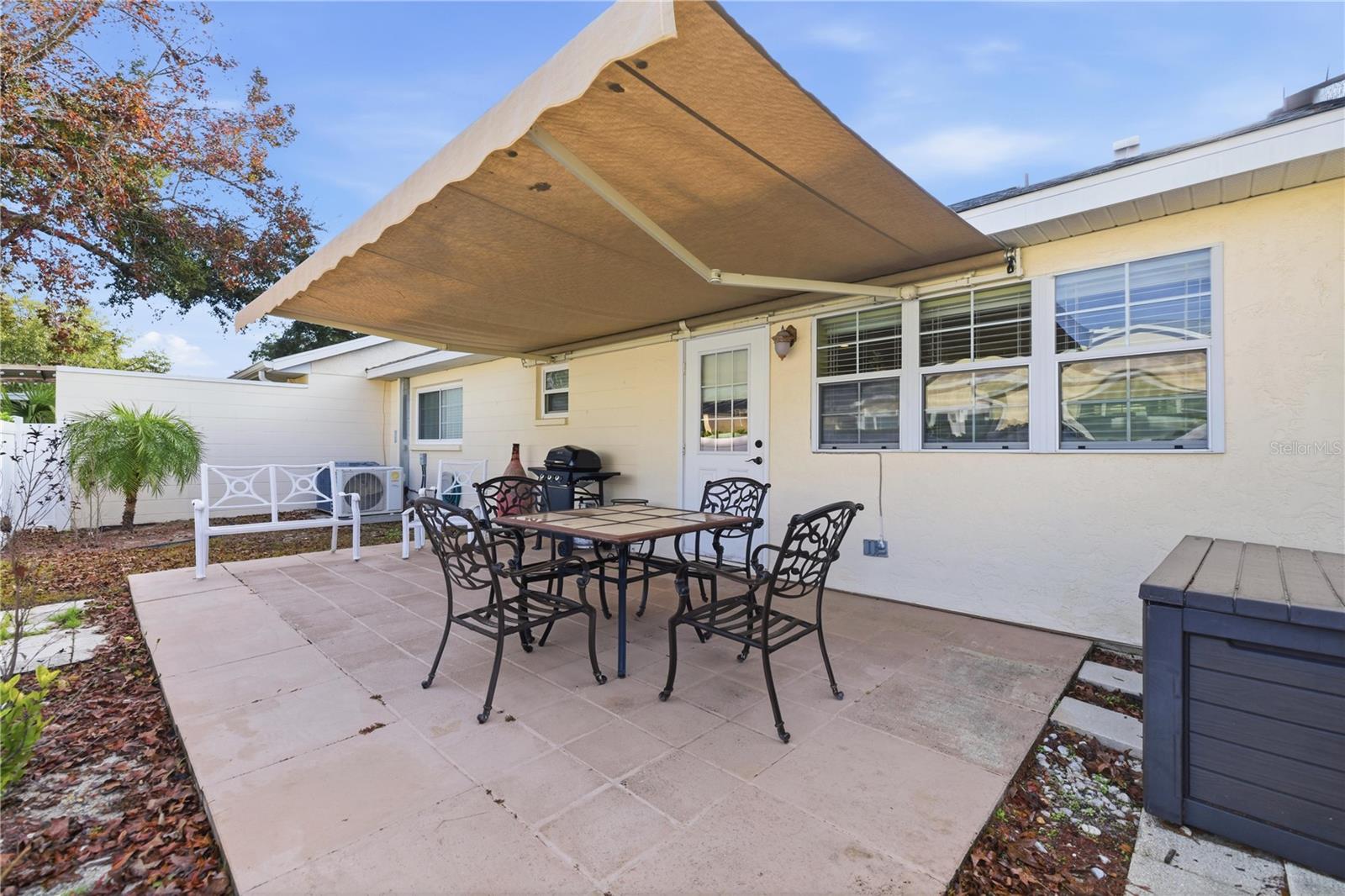 CIRCLE SQUARE WOODS Y - Residential