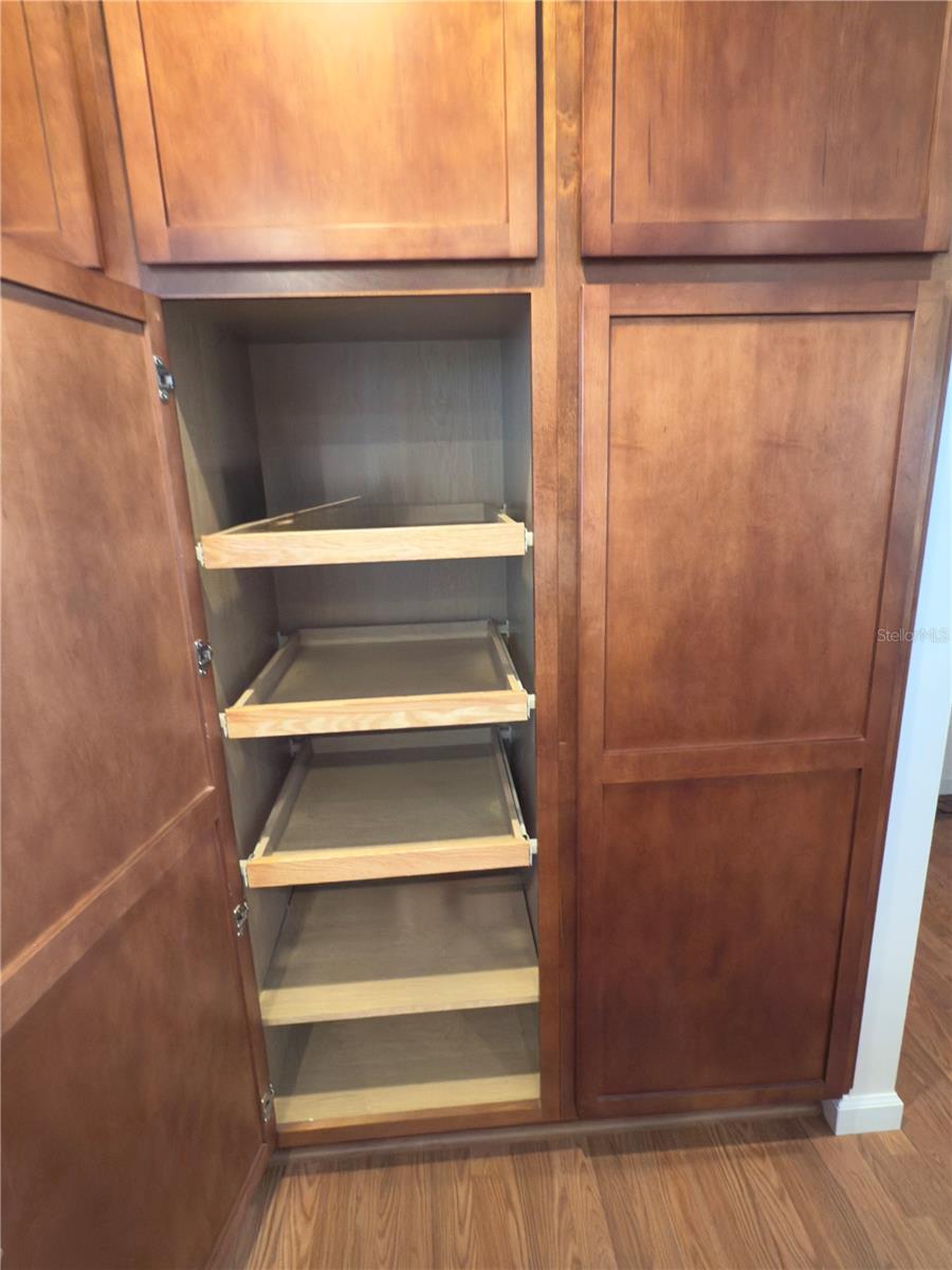 CIRCLE SQUARE WOODS Y - Residential