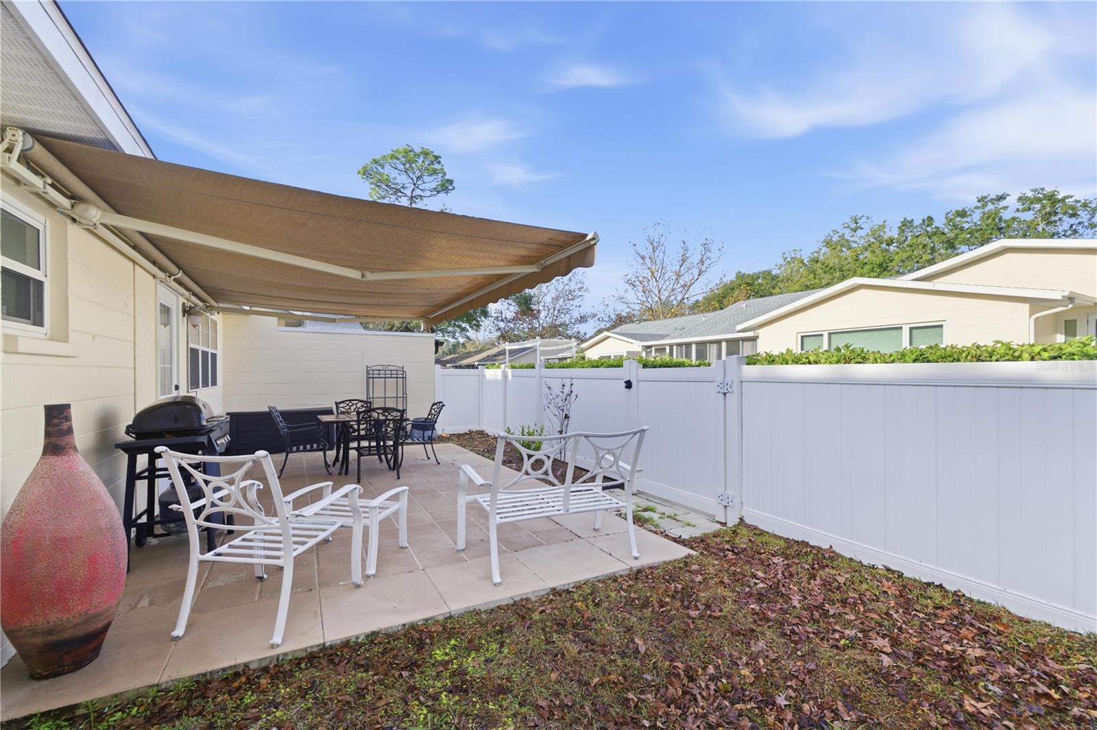 CIRCLE SQUARE WOODS Y - Residential