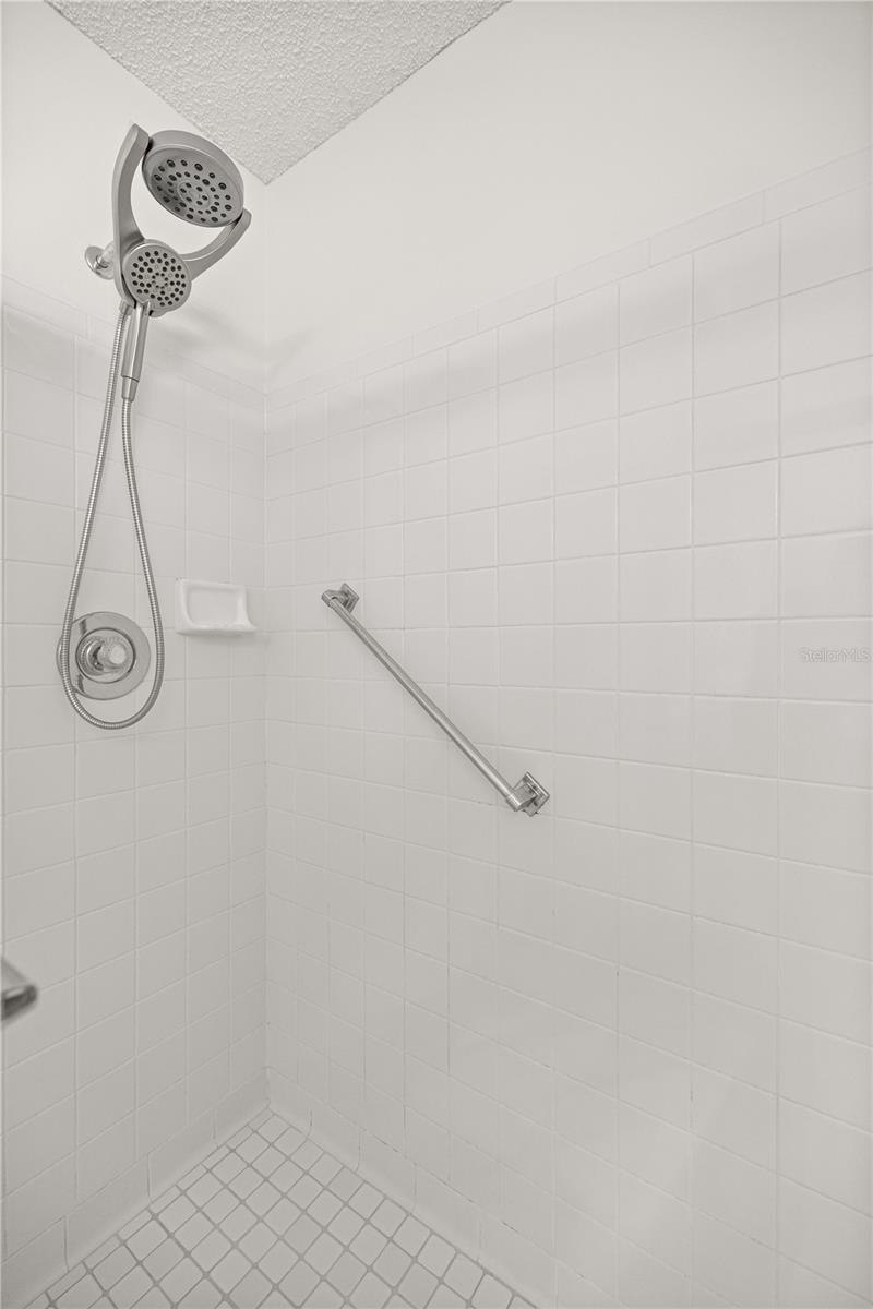 CIRCLE SQUARE WOODS Y - Residential