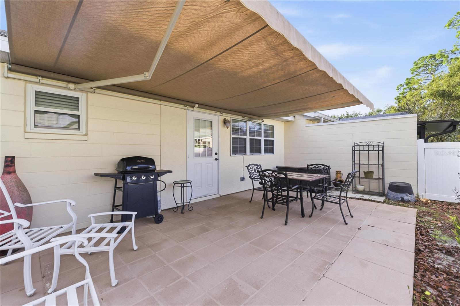 CIRCLE SQUARE WOODS Y - Residential