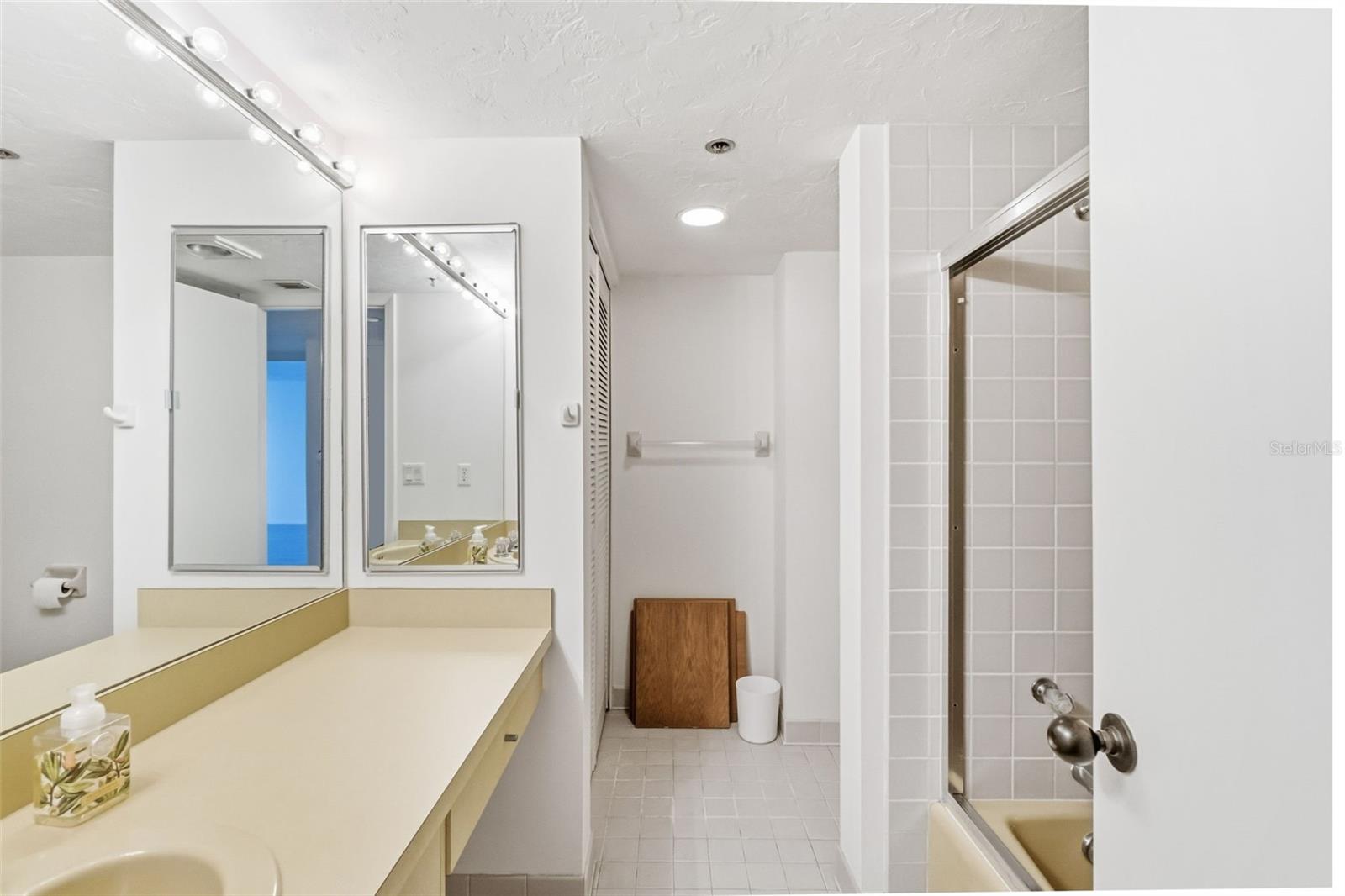 CONDO ON THE BAY TOWER II - Residential