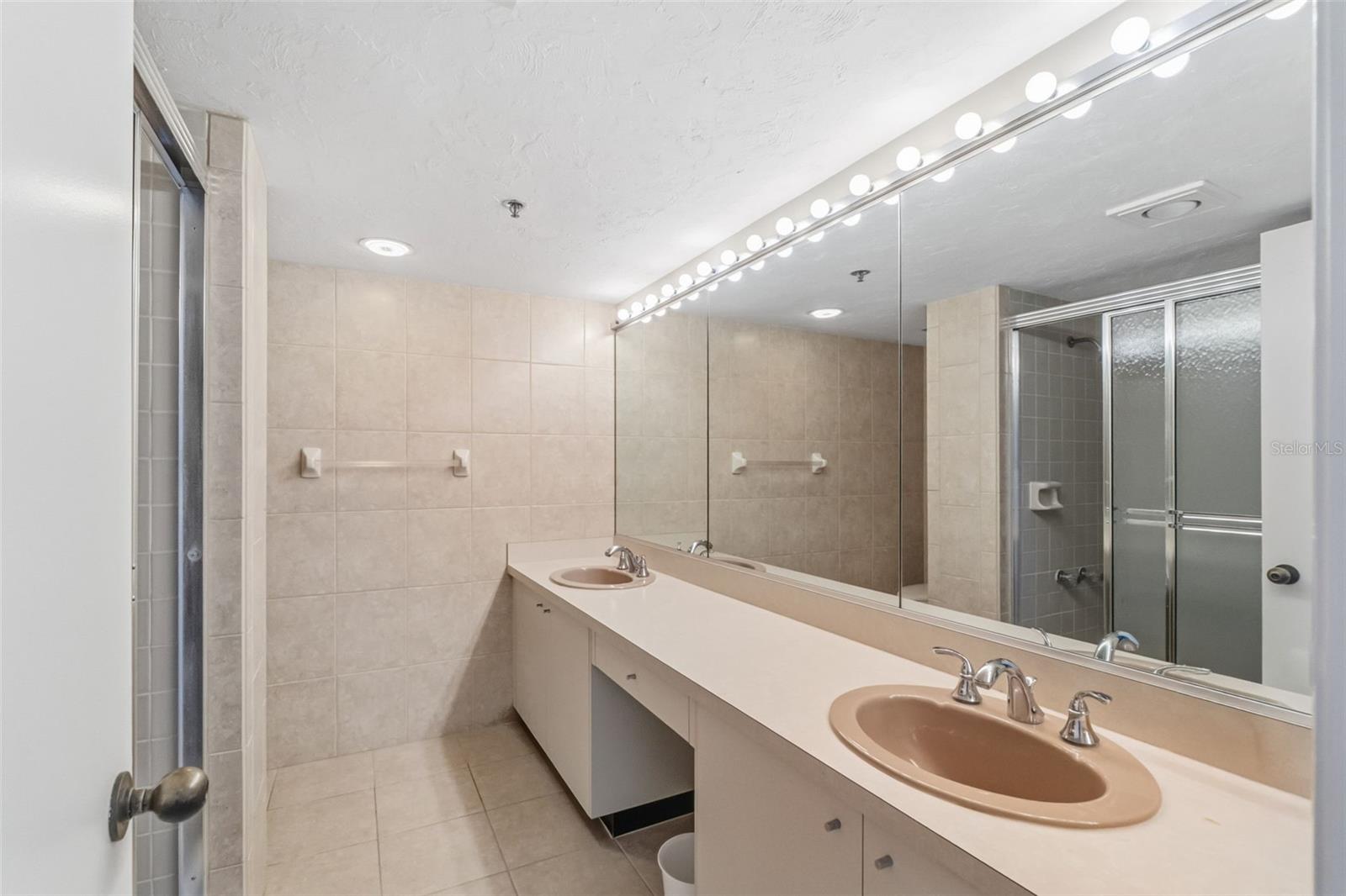 CONDO ON THE BAY TOWER II - Residential