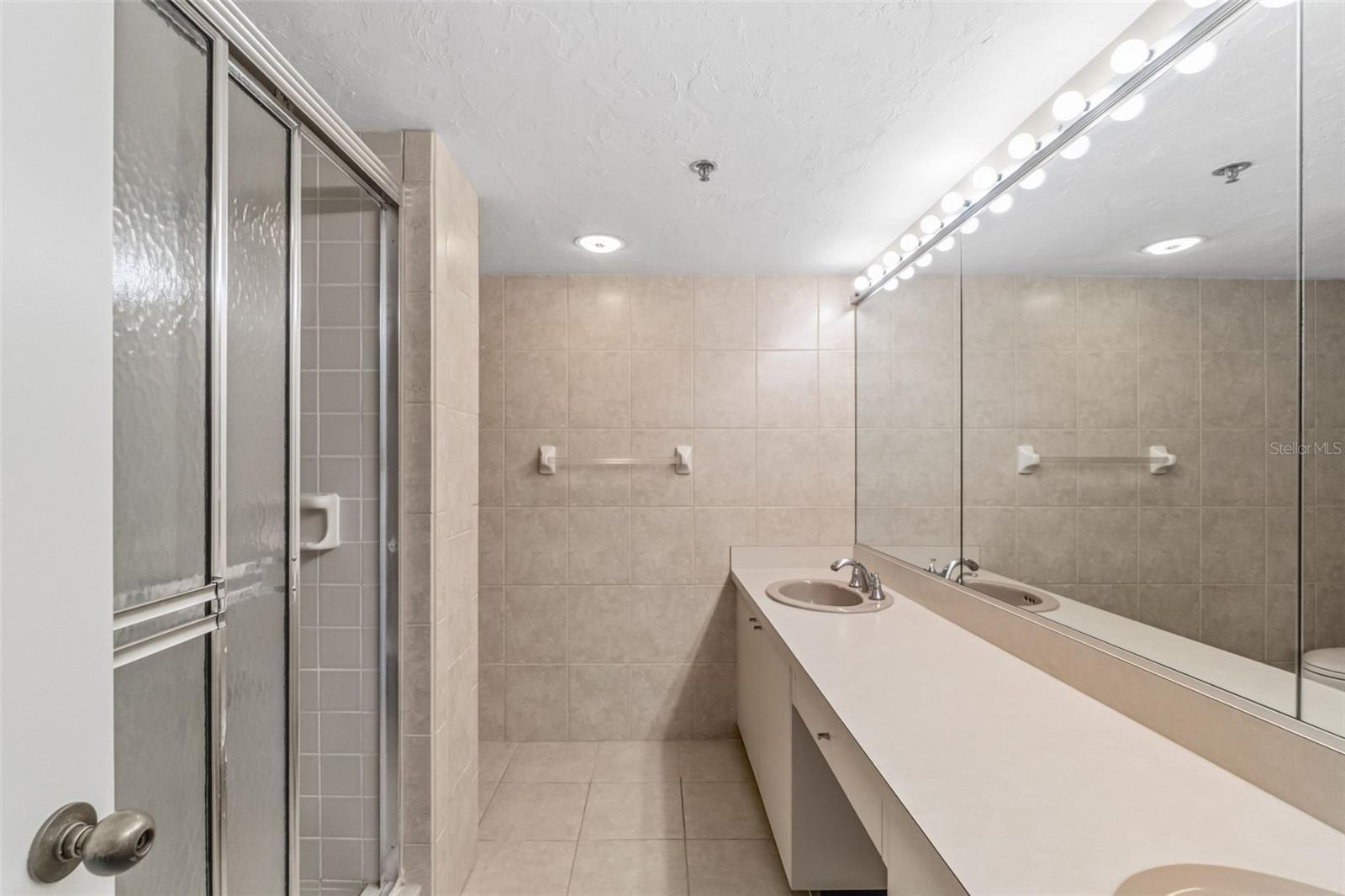 CONDO ON THE BAY TOWER II - Residential