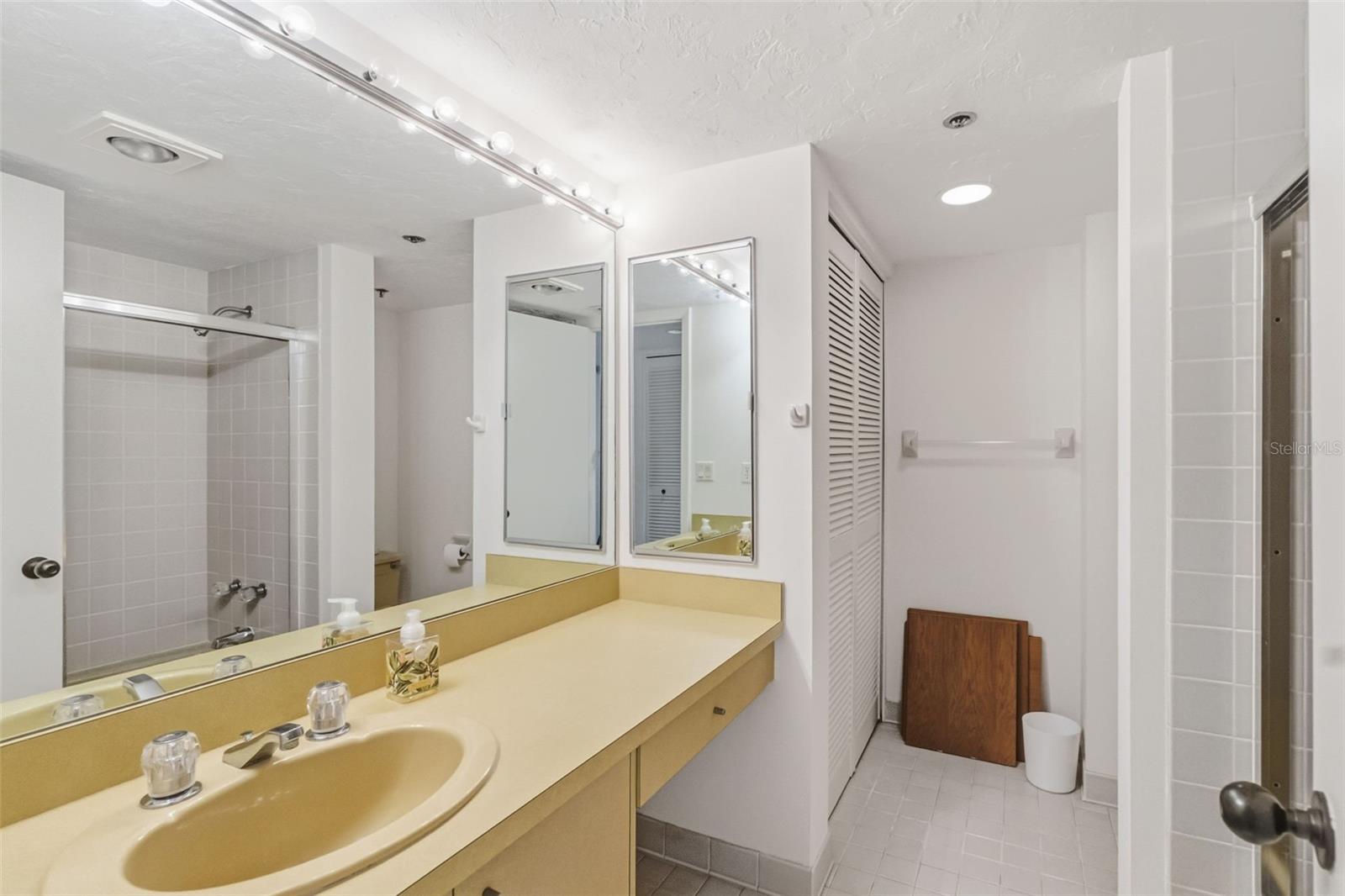 CONDO ON THE BAY TOWER II - Residential