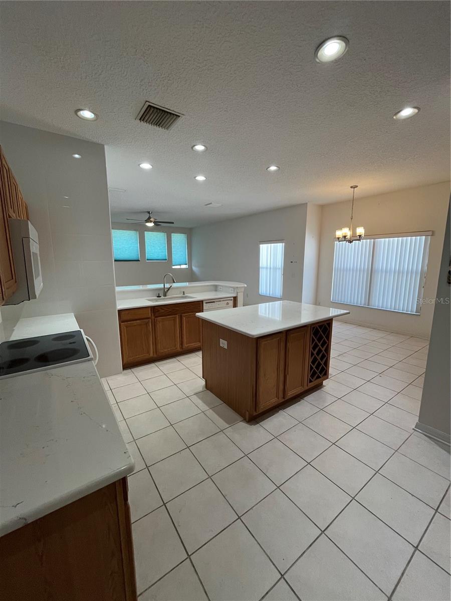 540 SOMERHILL DRIVE NE