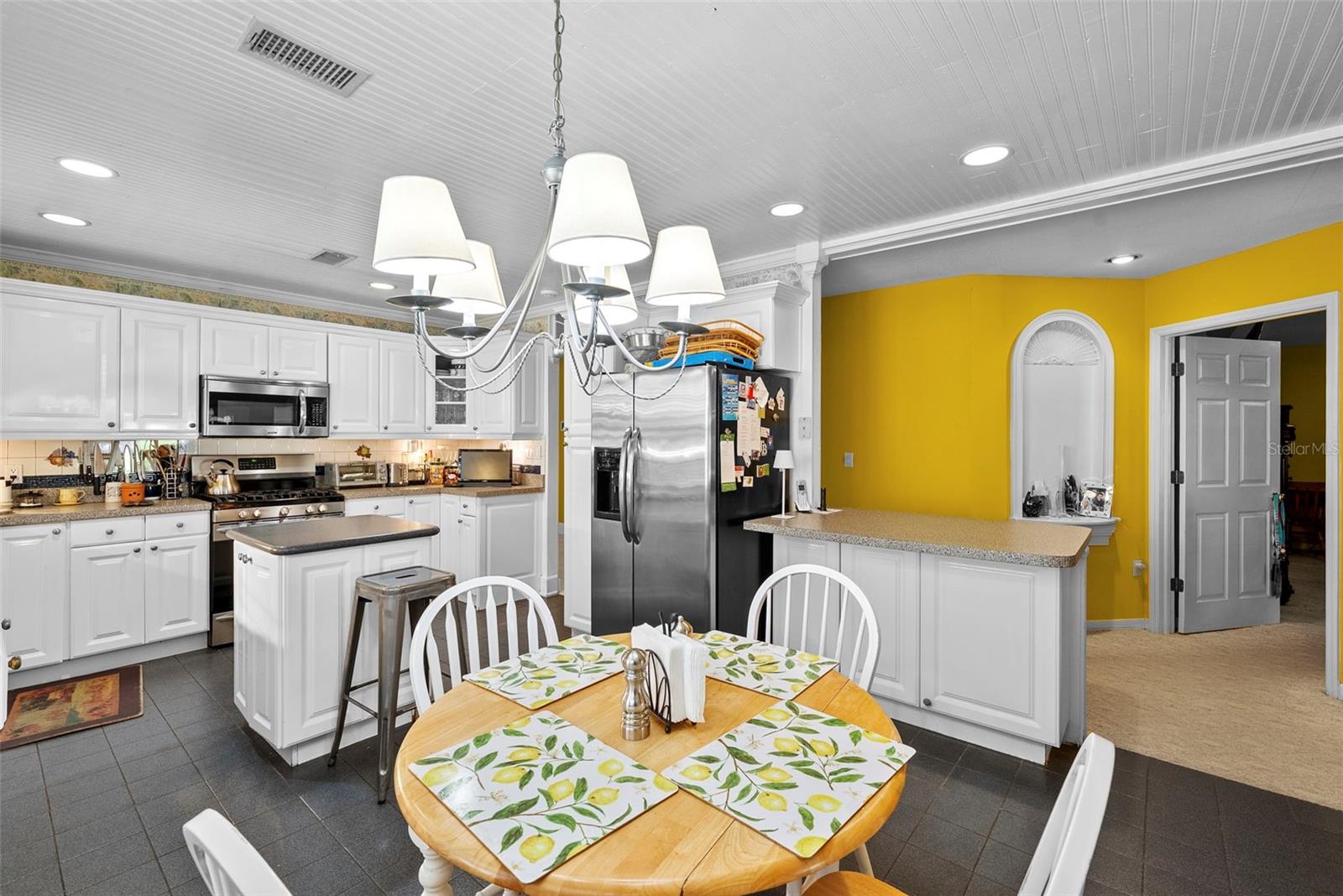 HENDRY MANOR - Residential