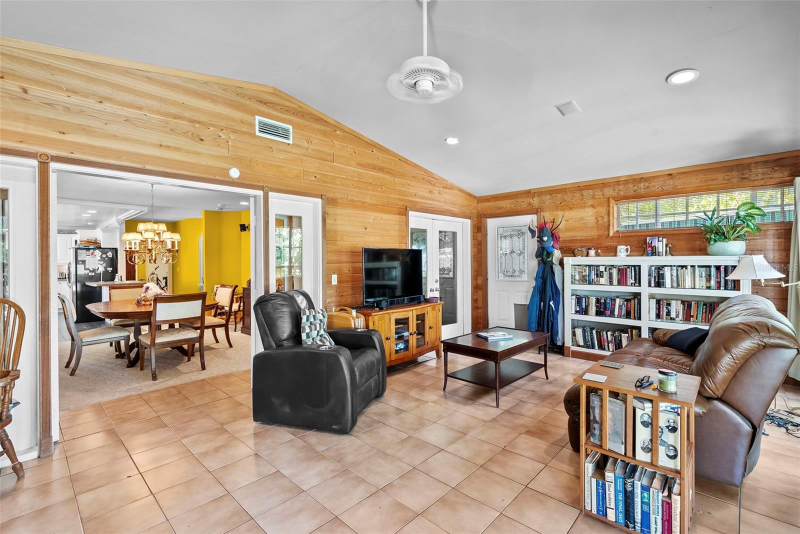 HENDRY MANOR - Residential