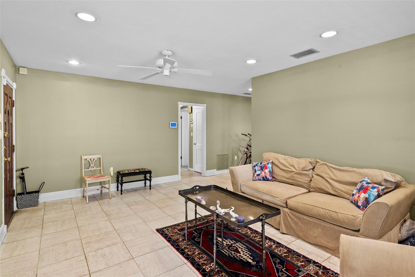 HENDRY MANOR - Residential