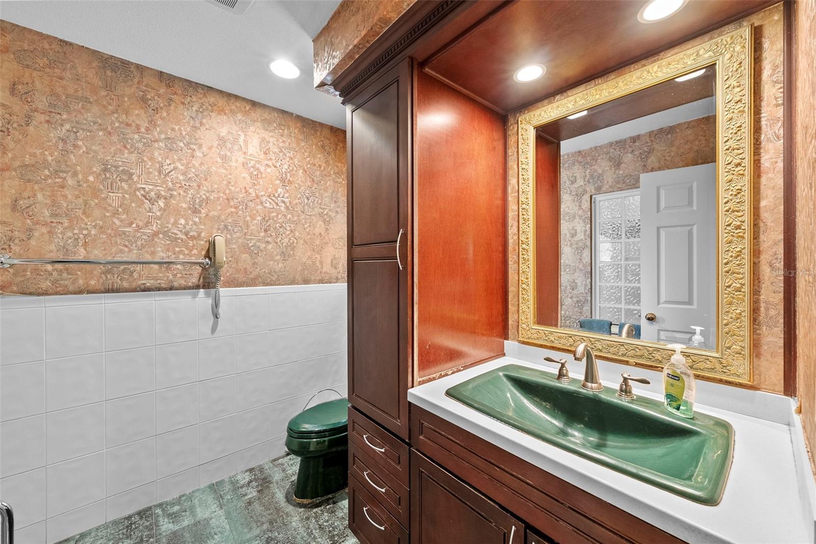HENDRY MANOR - Residential