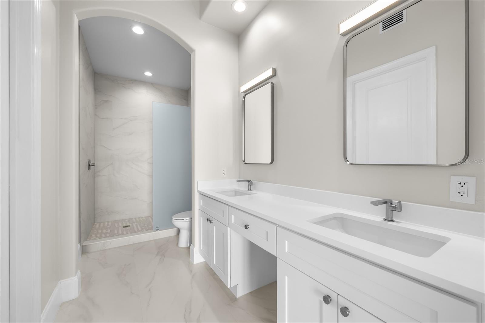 THE PARKSIDE OF ONE BAYSHORE - Residential