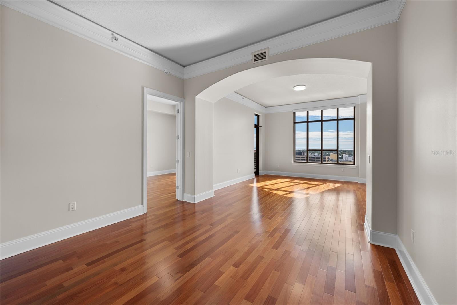 THE PARKSIDE OF ONE BAYSHORE - Residential