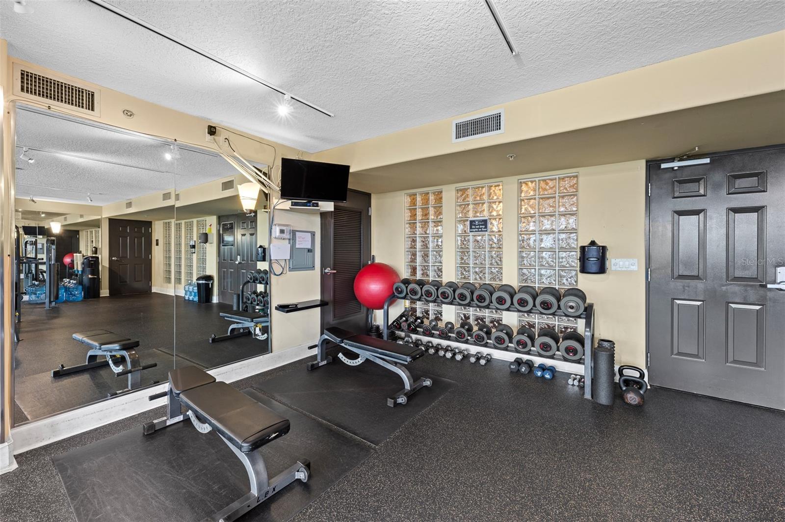 THE PARKSIDE OF ONE BAYSHORE - Residential