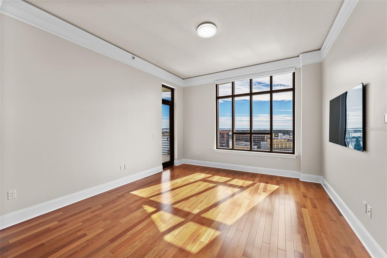 THE PARKSIDE OF ONE BAYSHORE - Residential