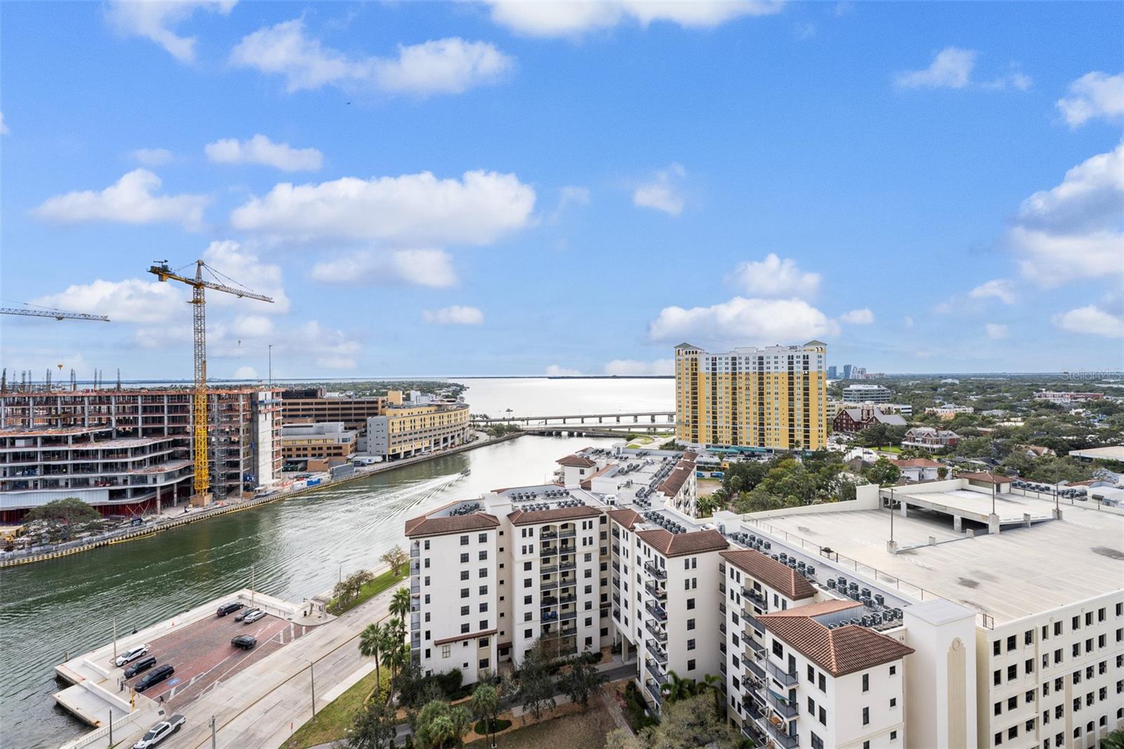 THE PARKSIDE OF ONE BAYSHORE - Residential