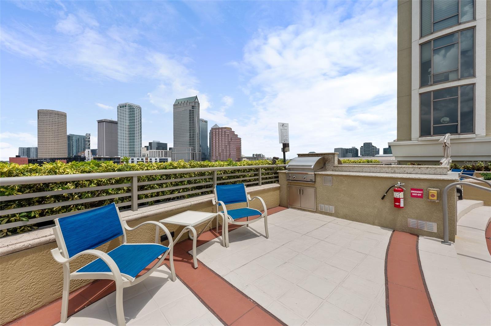 THE PARKSIDE OF ONE BAYSHORE - Residential