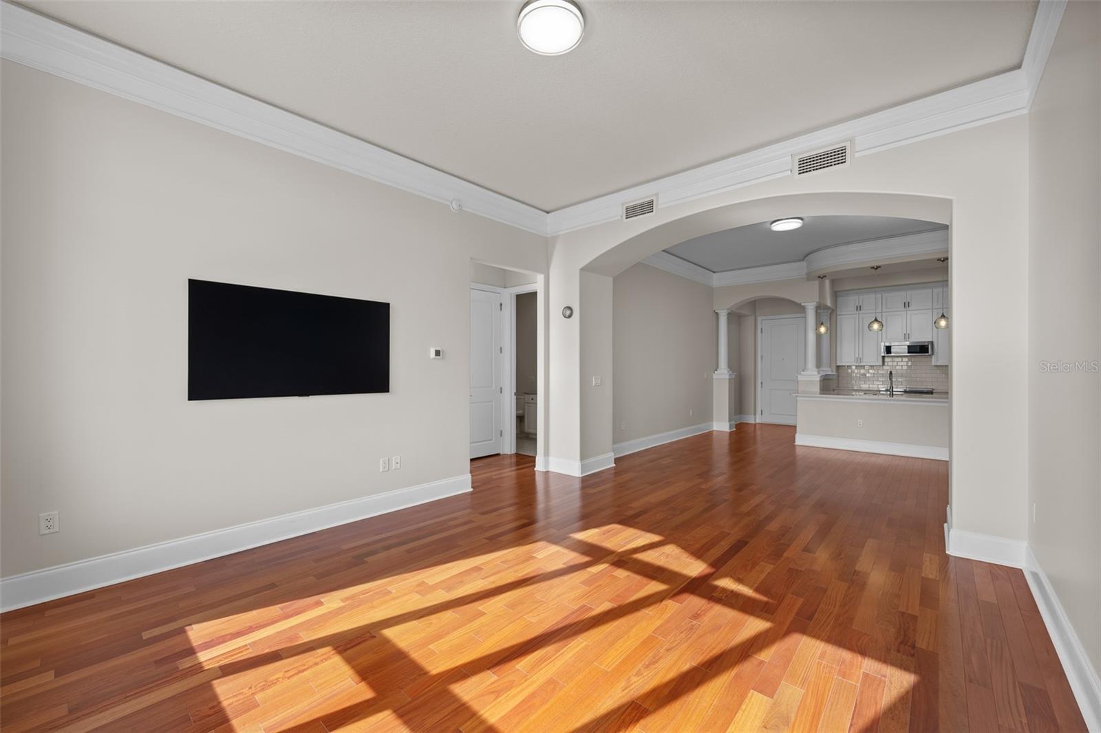 THE PARKSIDE OF ONE BAYSHORE - Residential