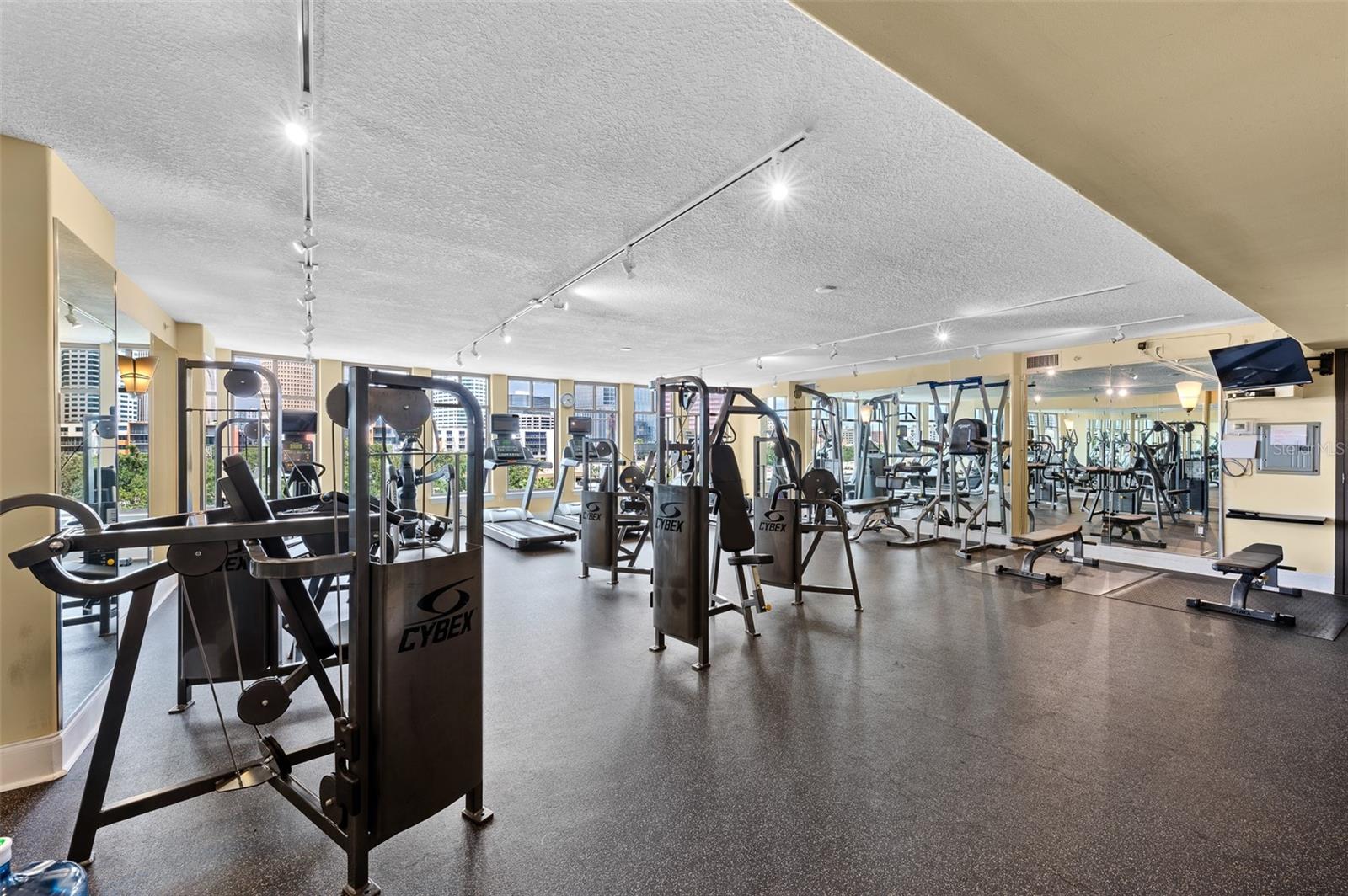 THE PARKSIDE OF ONE BAYSHORE - Residential