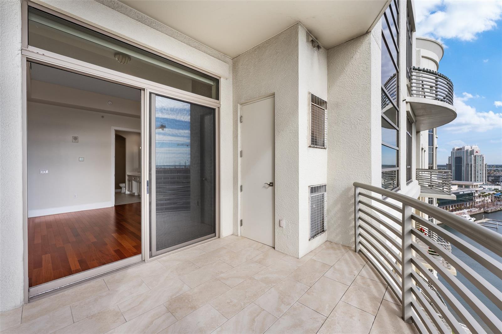 THE PARKSIDE OF ONE BAYSHORE - Residential