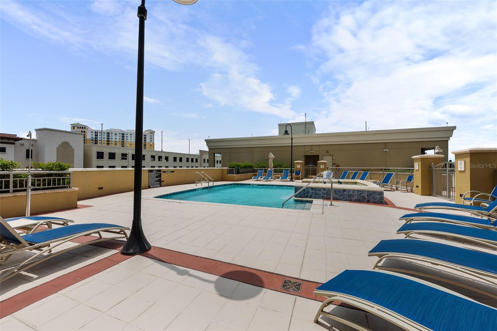 THE PARKSIDE OF ONE BAYSHORE - Residential