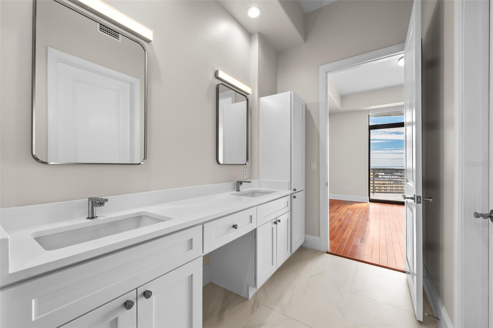 THE PARKSIDE OF ONE BAYSHORE - Residential