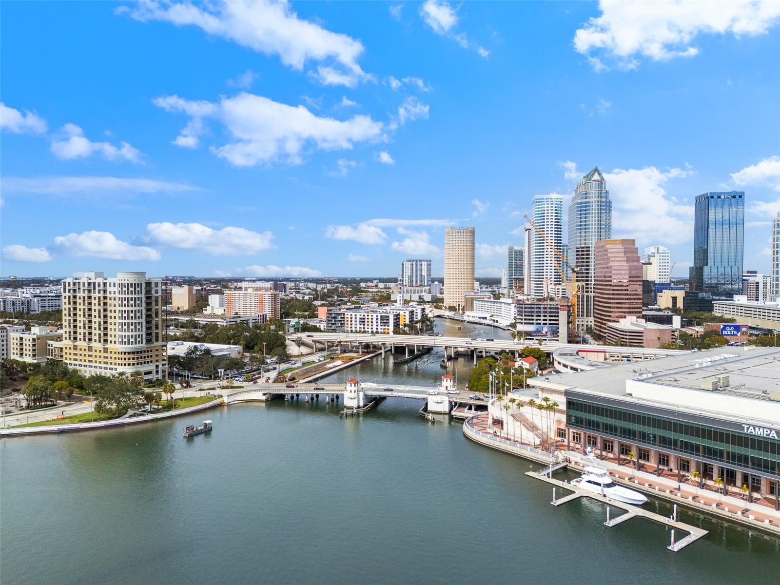 THE PARKSIDE OF ONE BAYSHORE - Residential