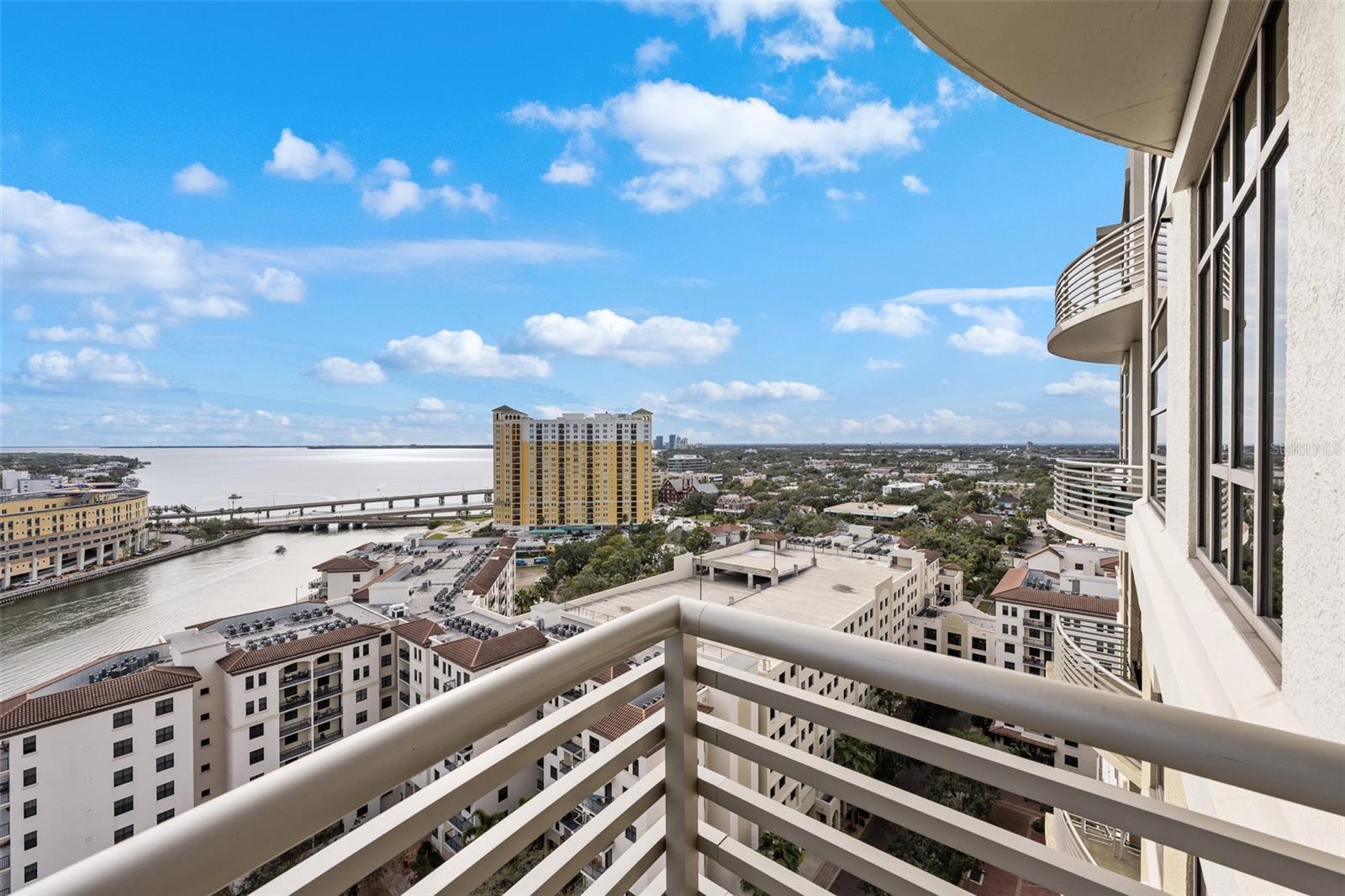 THE PARKSIDE OF ONE BAYSHORE - Residential