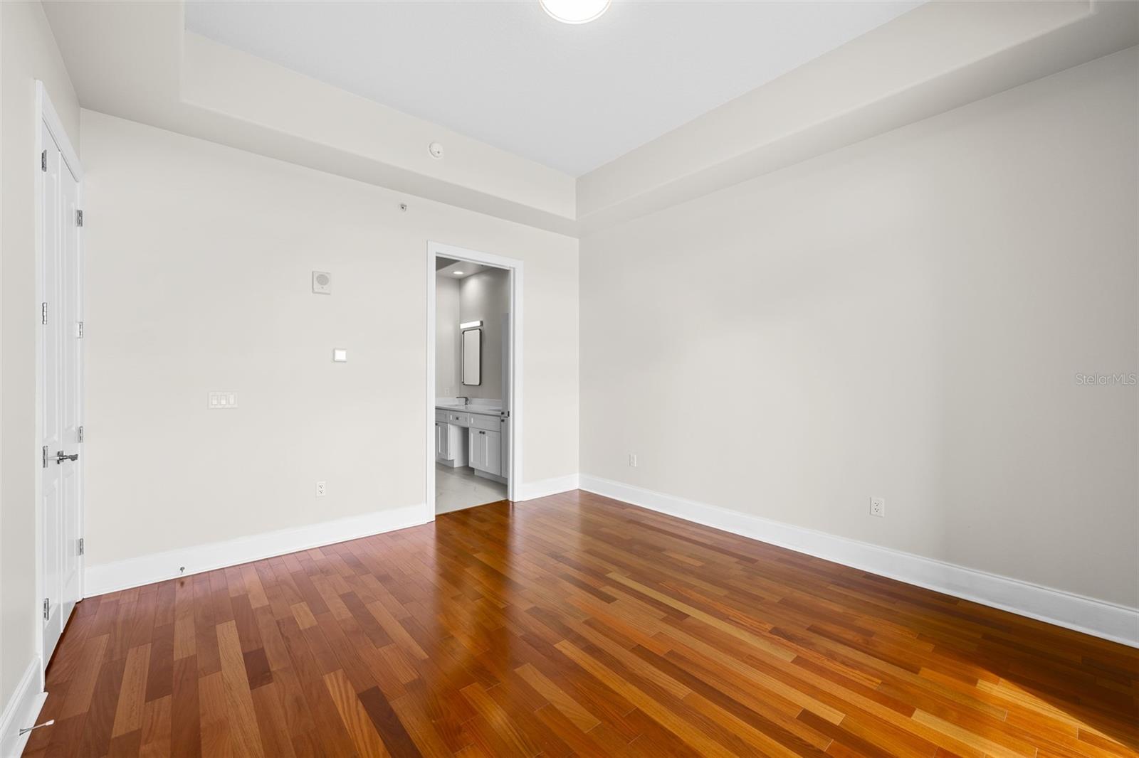 THE PARKSIDE OF ONE BAYSHORE - Residential