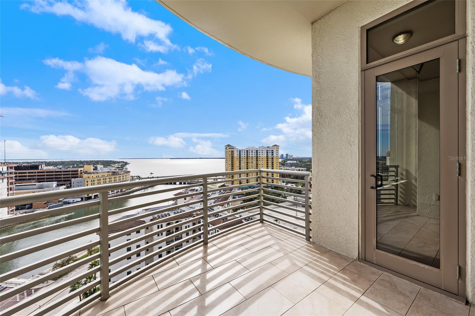 THE PARKSIDE OF ONE BAYSHORE - Residential