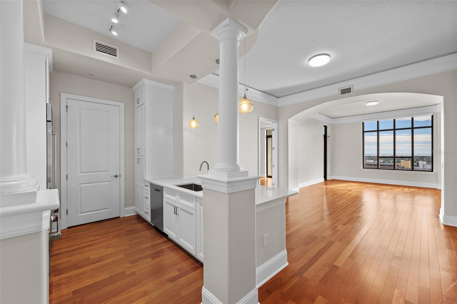 THE PARKSIDE OF ONE BAYSHORE - Residential