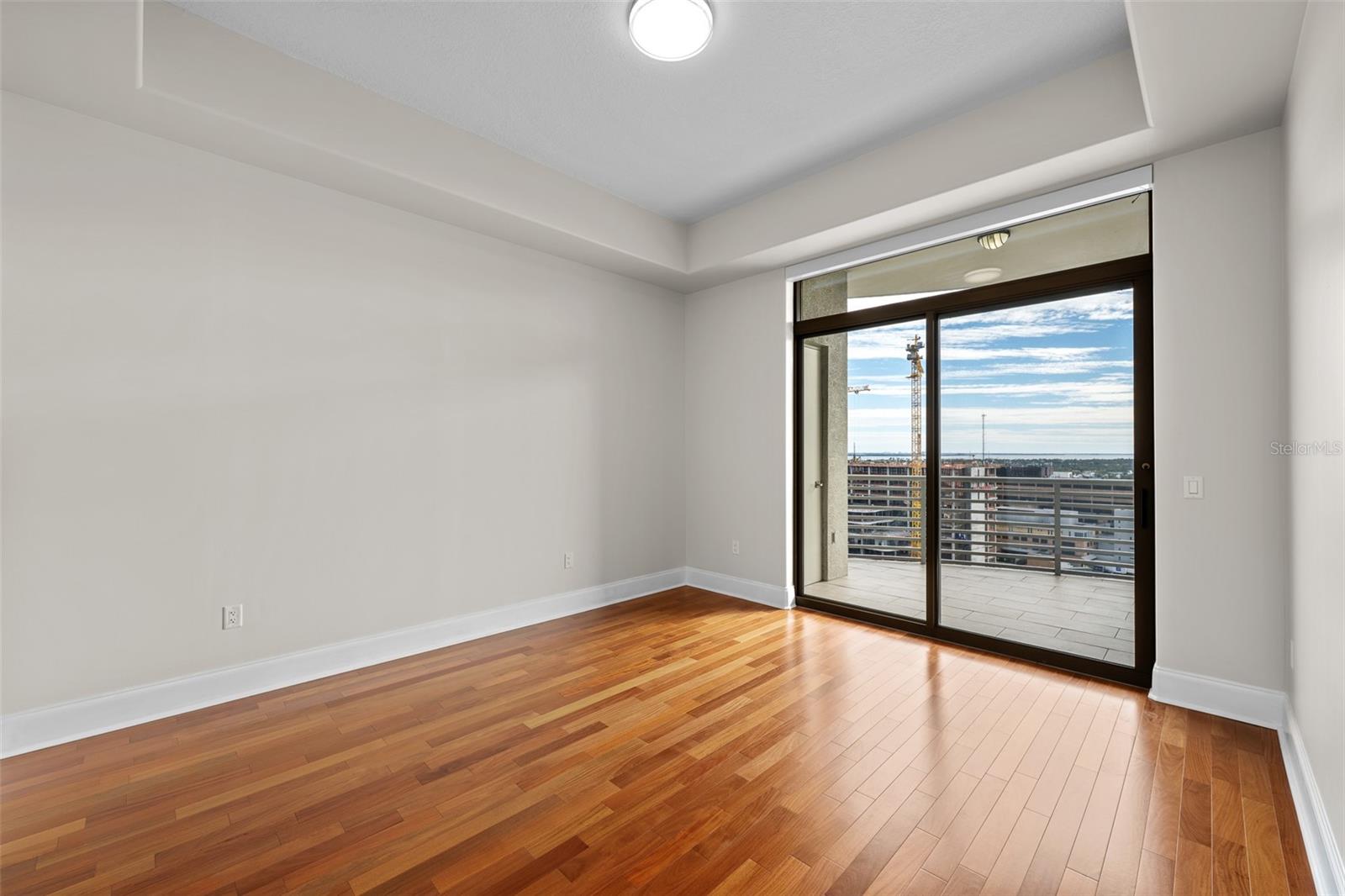 THE PARKSIDE OF ONE BAYSHORE - Residential